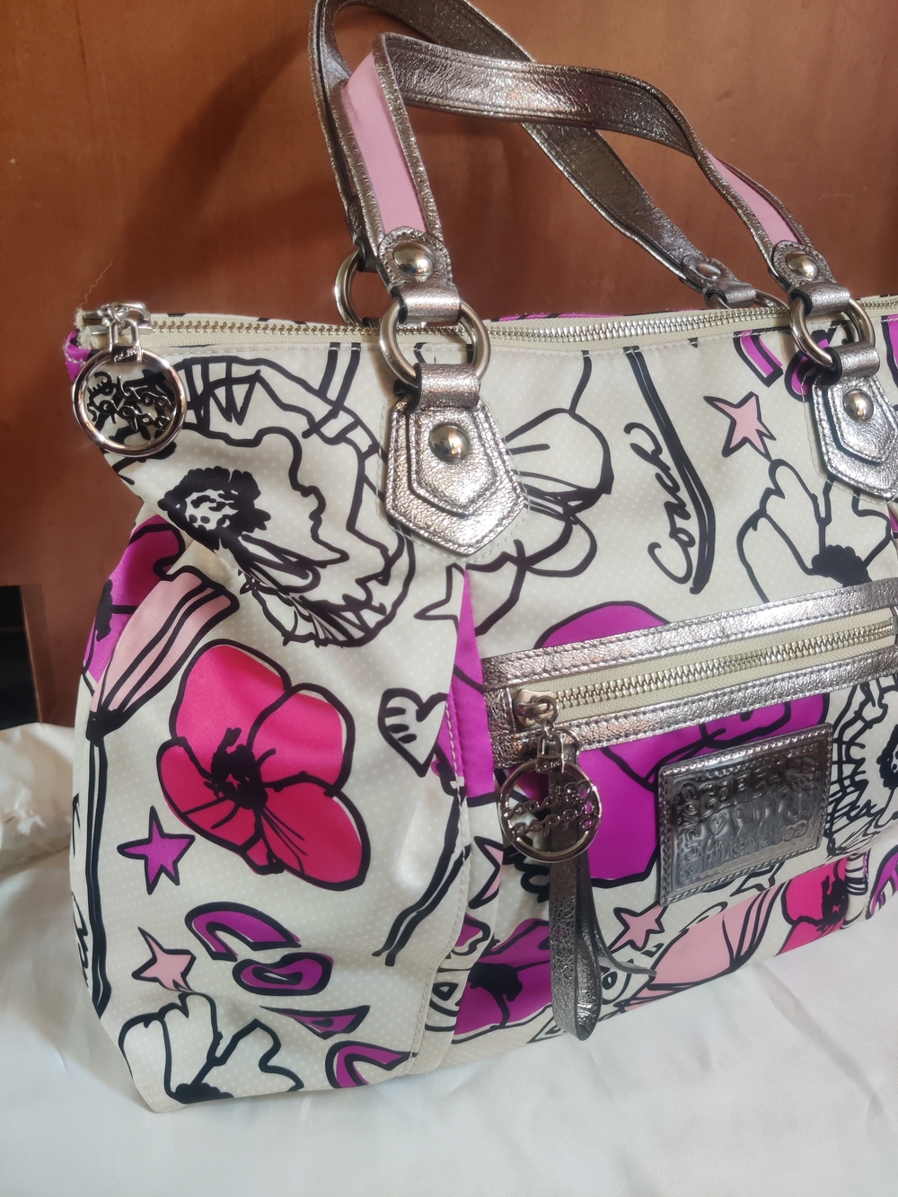 RARE - Coach Poppy Pedal Print Purse - BRAND NEW